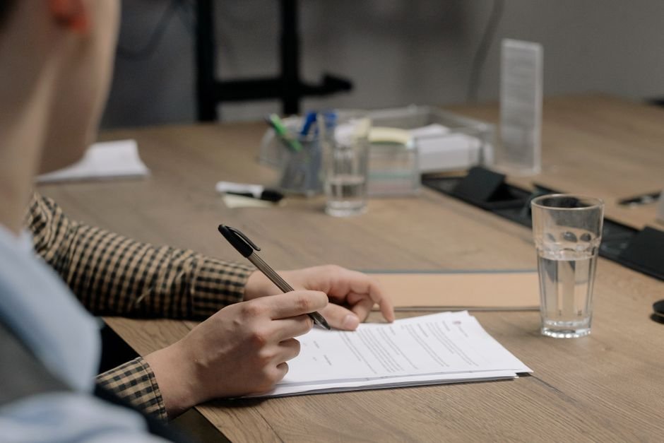 Personne signant des documents administratifs